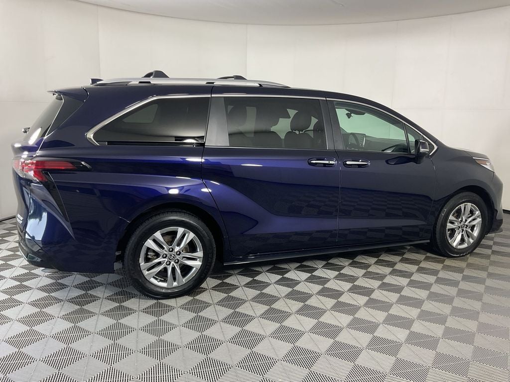 2023 Toyota Sienna Limited 7 Passenger