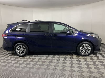 2023 Toyota Sienna Limited 7 Passenger