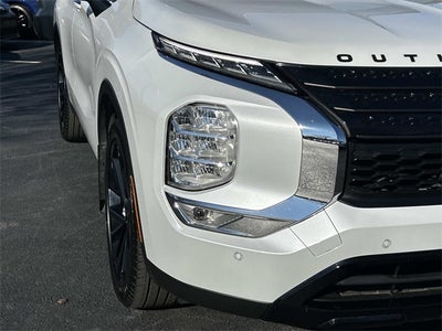 2023 Mitsubishi Outlander SE