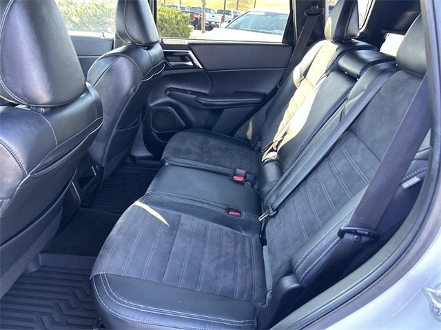 2023 Mitsubishi Outlander SE