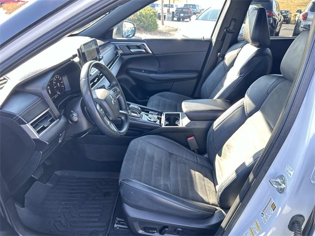 2023 Mitsubishi Outlander SE