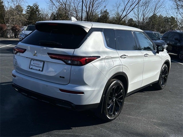 2023 Mitsubishi Outlander SE