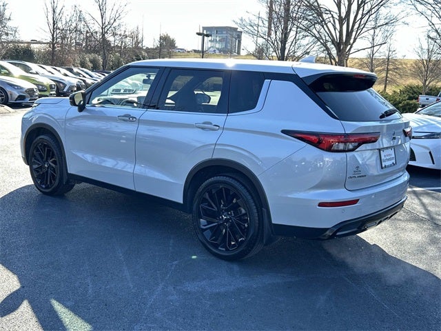 2023 Mitsubishi Outlander SE