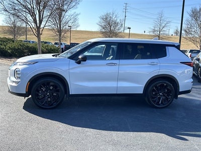 2023 Mitsubishi Outlander SE