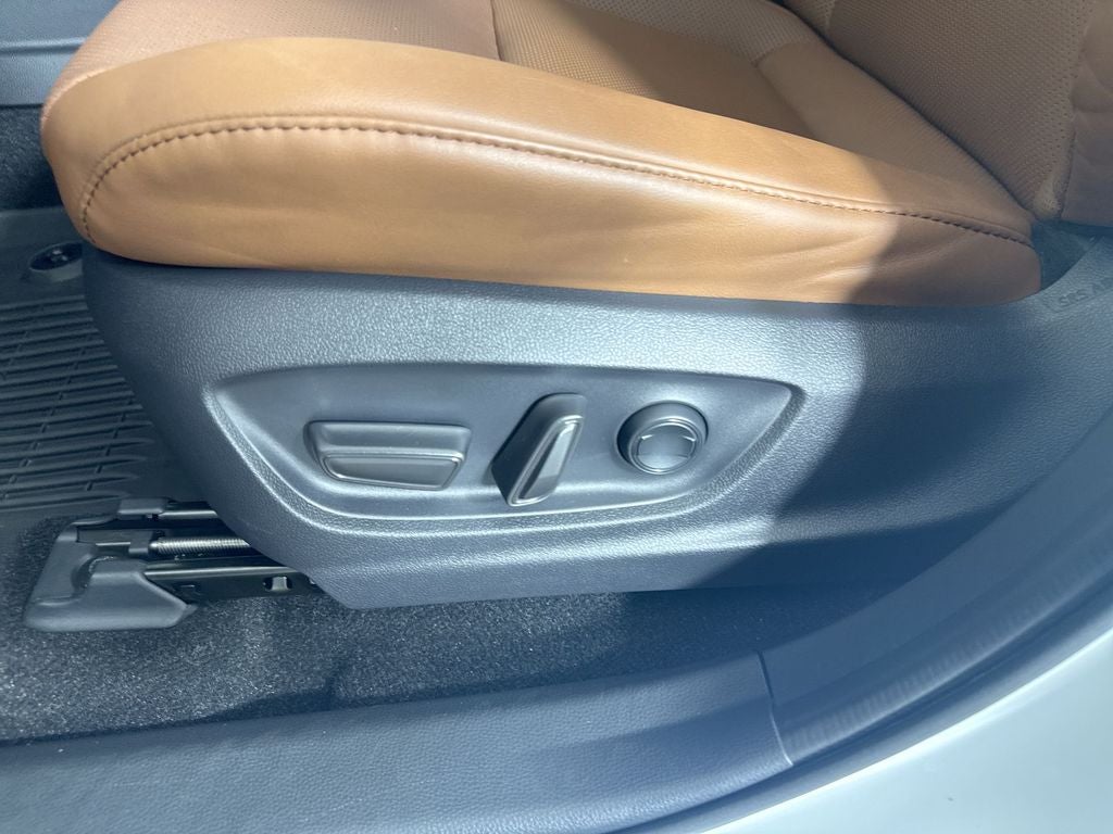 2025 Toyota Crown Signia Limited
