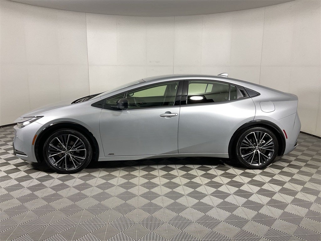 2025 Toyota Prius XLE