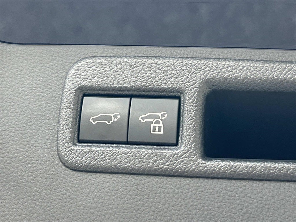 2023 Toyota Venza LE