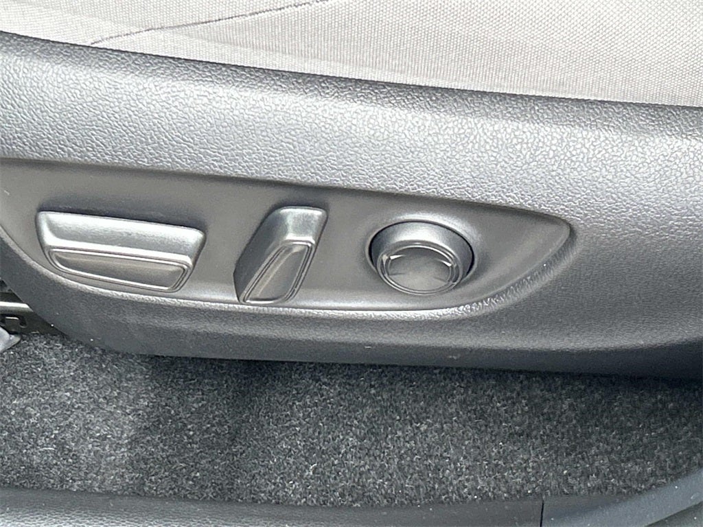 2023 Toyota Venza LE