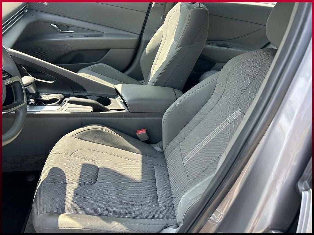 2023 Hyundai Elantra SE