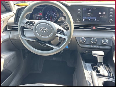 2023 Hyundai Elantra SE