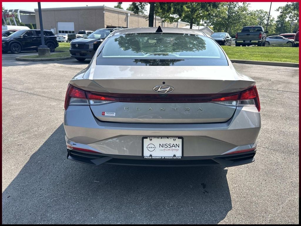 2023 Hyundai Elantra SE