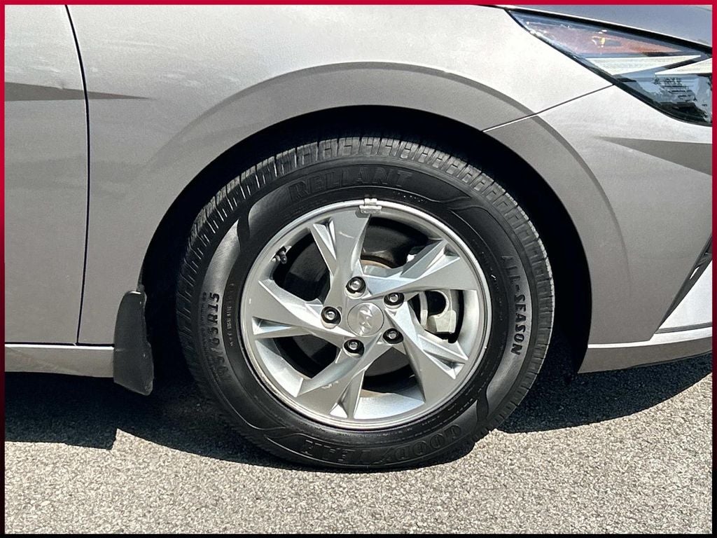 2023 Hyundai Elantra SE