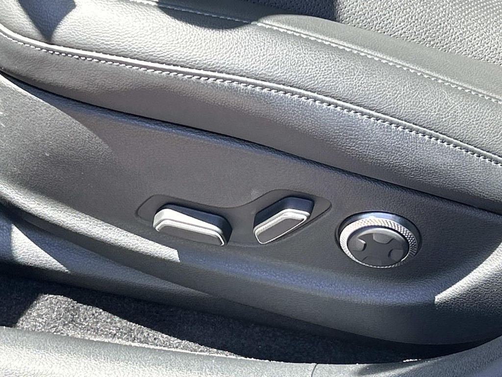 2025 Genesis G80 2.5T