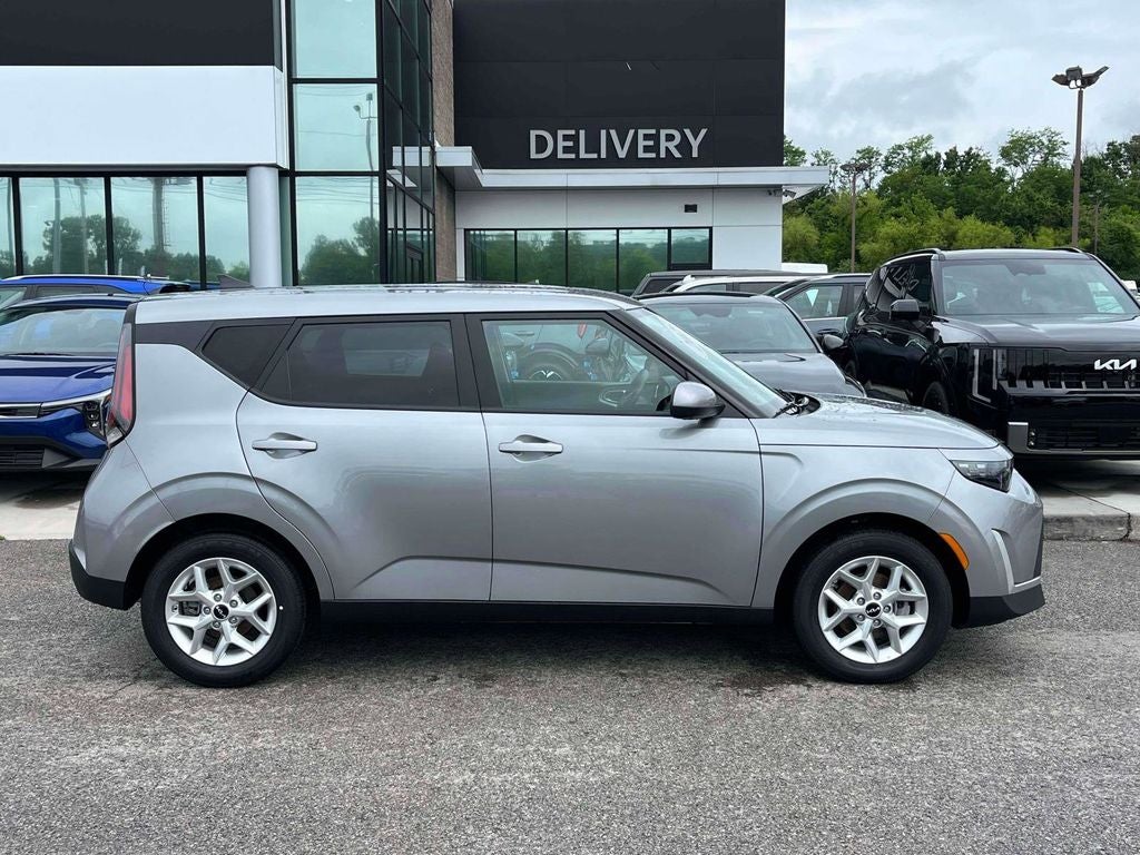 2025 Kia Soul Base