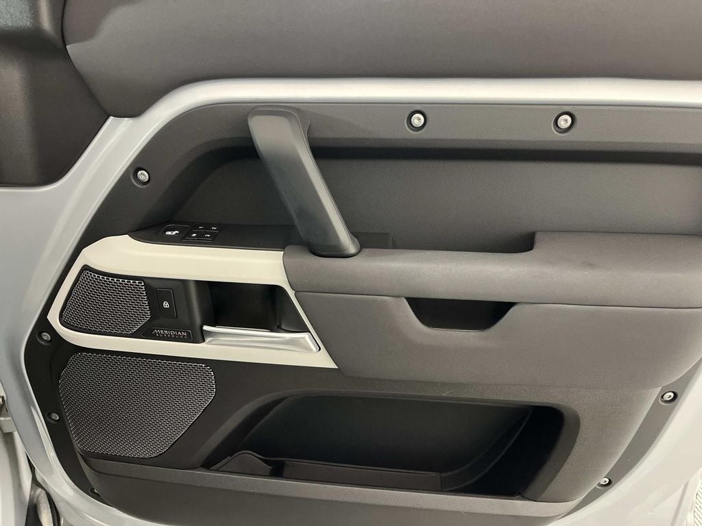 2023 Land Rover Defender 110 SE