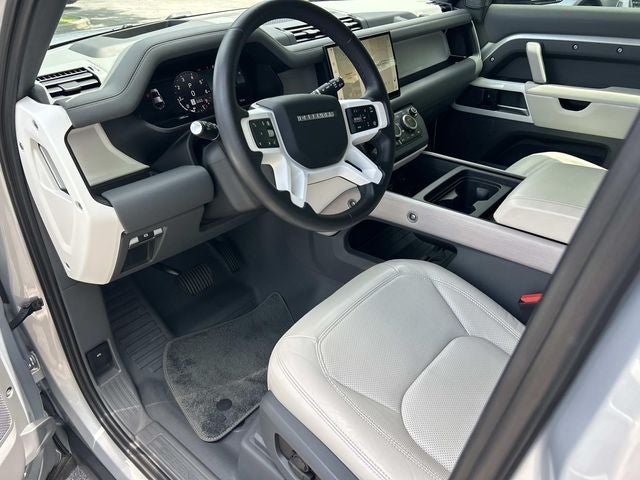 2024 Land Rover Defender 110 SE