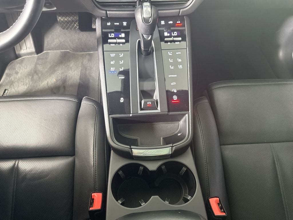 2022 Porsche Macan Base