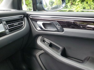 2021 Porsche Macan Base
