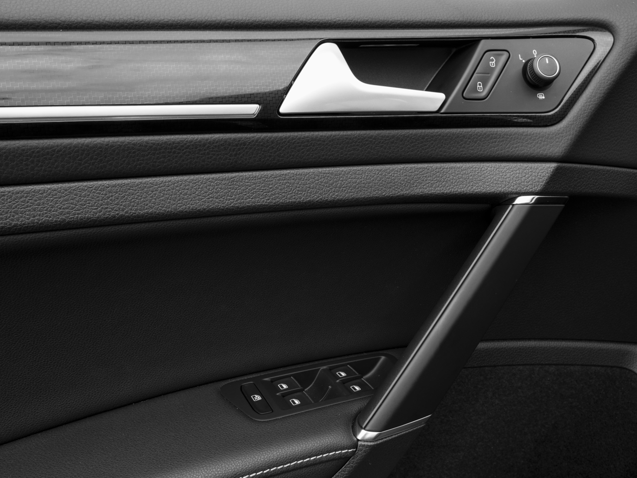 2017 Volkswagen Golf R Base 4Motion