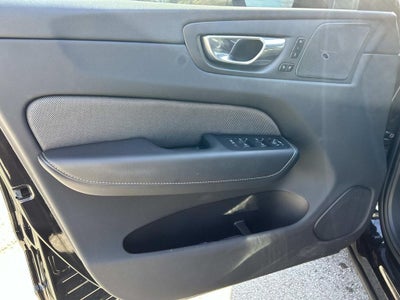 2022 Volvo XC60 R-Design