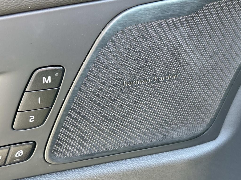 2022 Volvo XC60 R-Design