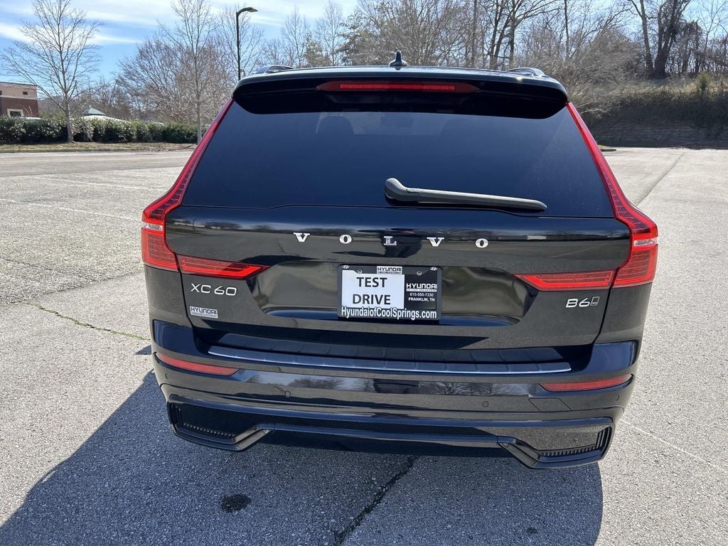 2022 Volvo XC60 R-Design