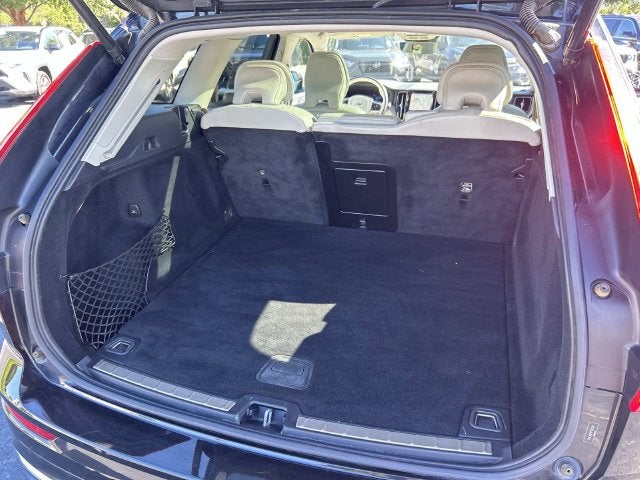 2023 Volvo XC60 B5 Ultimate Bright Theme