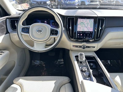 2023 Volvo XC60 B5 Ultimate Bright Theme