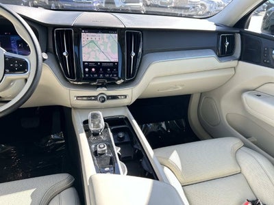 2023 Volvo XC60 B5 Ultimate Bright Theme