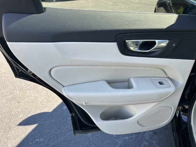 2023 Volvo XC60 B5 Ultimate Bright Theme