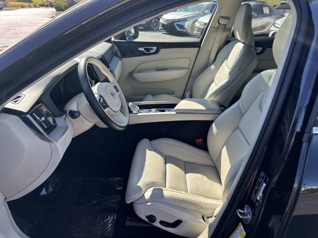 2023 Volvo XC60 B5 Ultimate Bright Theme