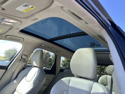 2023 Volvo XC60 B5 Ultimate Bright Theme