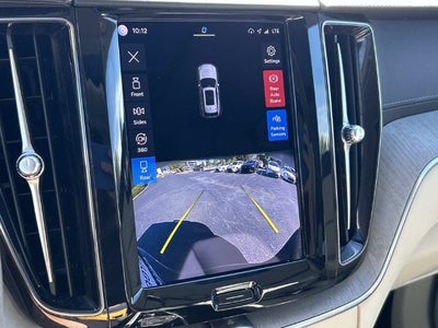 2023 Volvo XC60 B5 Ultimate Bright Theme
