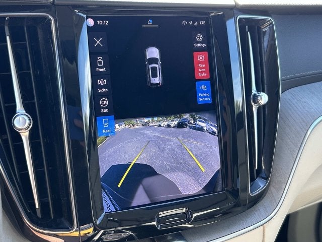 2023 Volvo XC60 B5 Ultimate Bright Theme