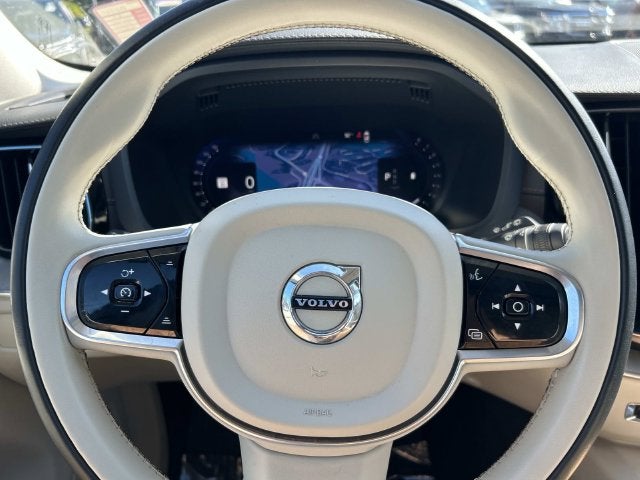 2023 Volvo XC60 B5 Ultimate Bright Theme