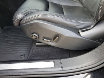 2024 Volvo XC60 B5 Ultimate Dark Theme