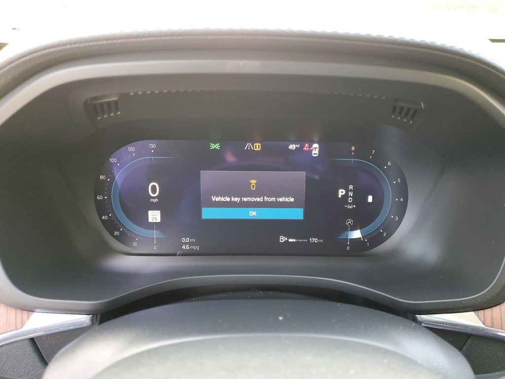 2024 Volvo XC60 B5 Ultimate Dark Theme