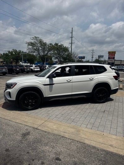 2024 Volkswagen Atlas 2.0T Peak Edition SEL