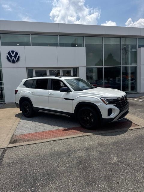2024 Volkswagen Atlas 2.0T Peak Edition SEL