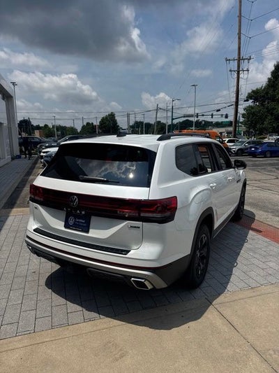 2024 Volkswagen Atlas 2.0T Peak Edition SEL