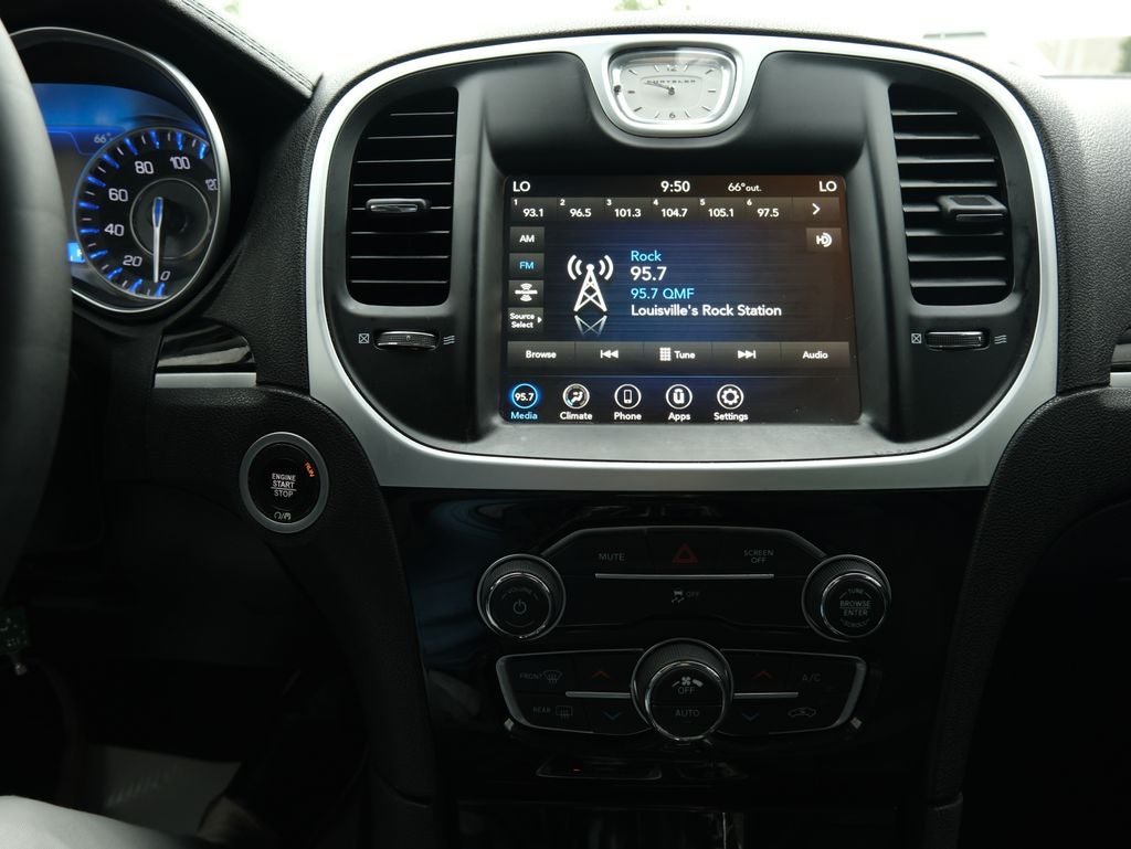 2023 Chrysler 300 Touring