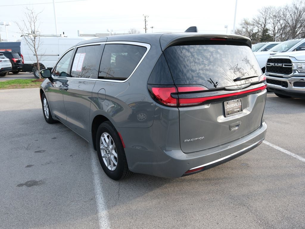 2025 Chrysler Pacifica Select