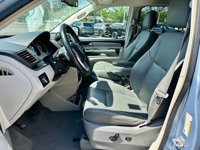 2012 Volkswagen Routan SE