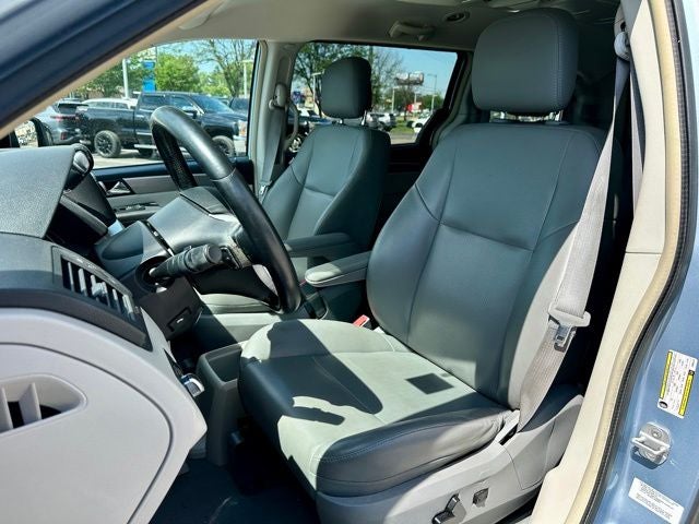2012 Volkswagen Routan SE