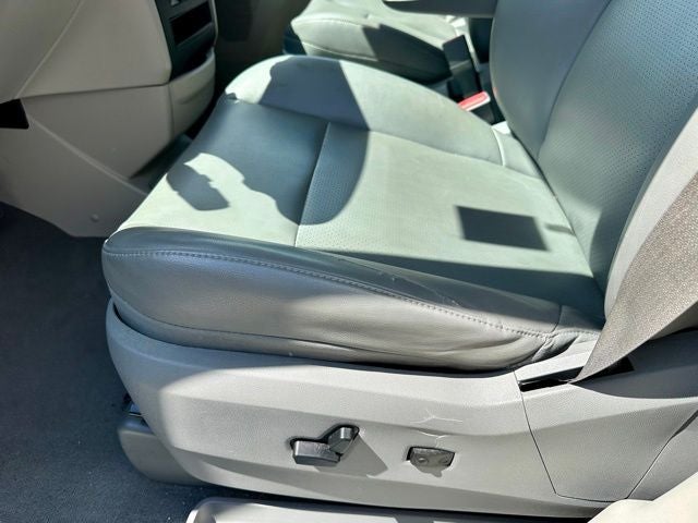 2012 Volkswagen Routan SE