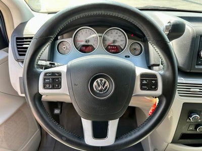 2012 Volkswagen Routan SE
