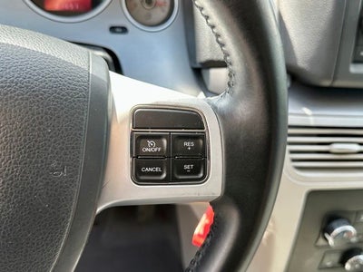 2012 Volkswagen Routan SE