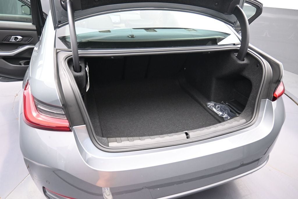 2025 BMW 3 Series 330i xDrive