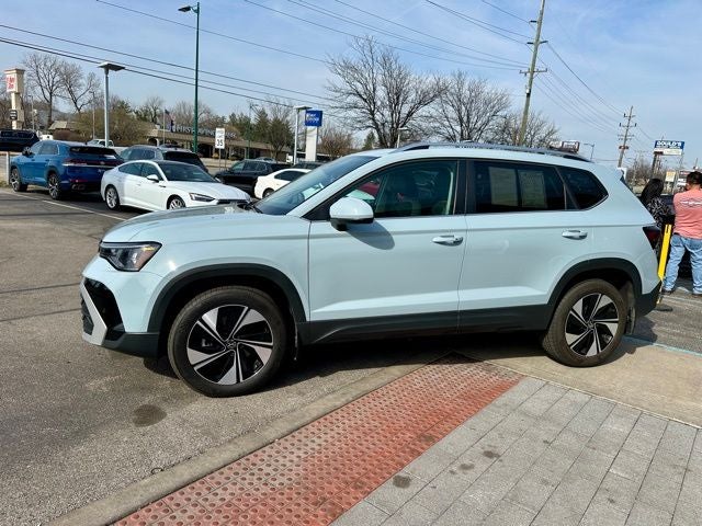 2025 Volkswagen Taos 1.5T SE