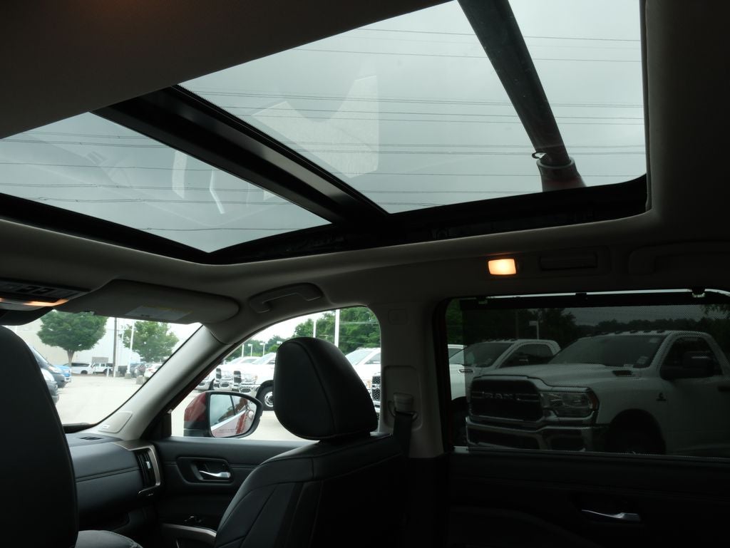 2025 Nissan Pathfinder Platinum